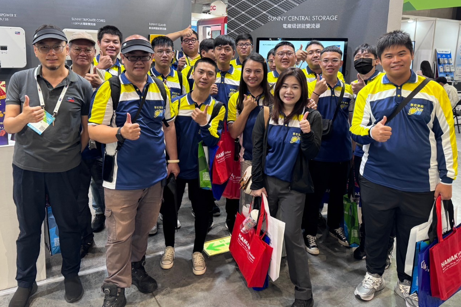 我們以「快速到場、專業服務、值得信賴」為核心精神，提供全天候的支援與即時檢修，確保客戶的太陽能電廠能夠持續穩定發電。聯宏聚能的團隊成員具備完整的安全與技術證照，從結構檢測、模組熱點檢測到逆變器與配電盤檢測，均有標準化流程與報表，讓客戶安心掌握發電狀態與維運紀錄。